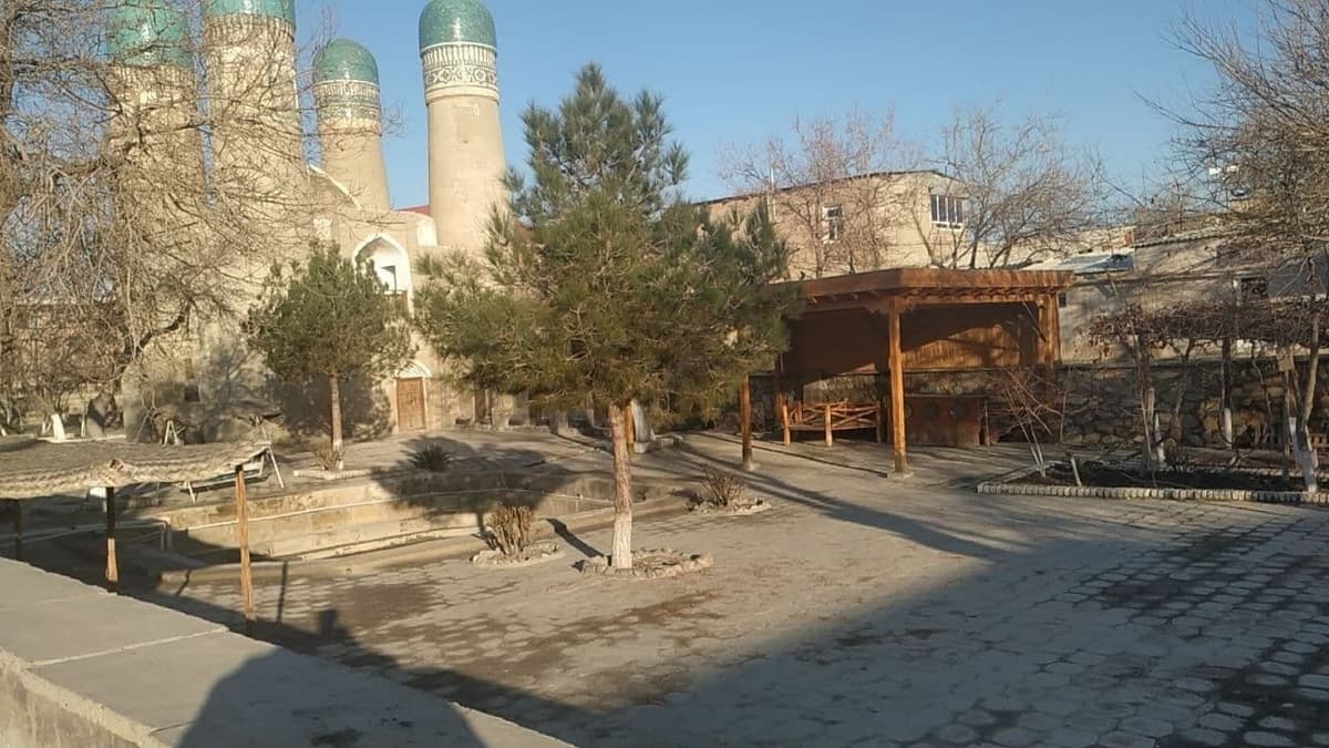 Buxorodagi “Chor Minor” madrasasi hududida qo‘y boqilayotgani rad etildi
