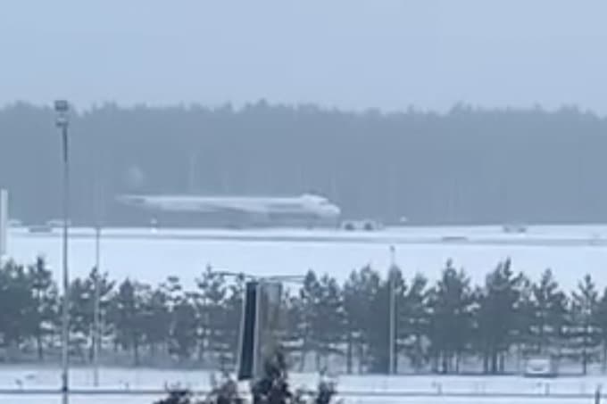 Uzbekistan Airways samolyoti Minsk aeroportida uchish-qo‘nish yo‘lagidan chiqib ketdi