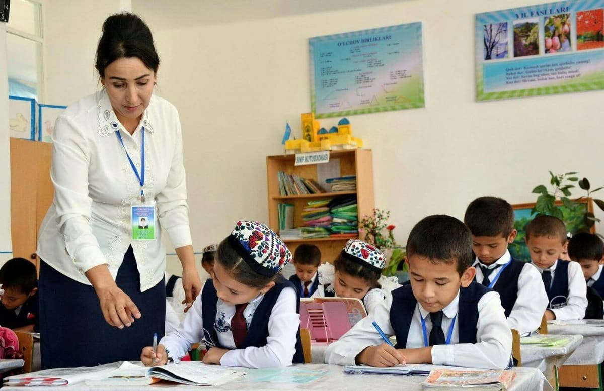 O‘qituvchilarning obro‘sini ko‘tarishga qaratilgan qonun nega kechikayotgani ma’lum bo‘ldi