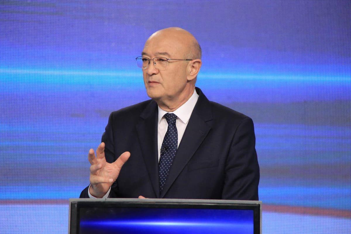 Administratsiyada o‘zgarishlar davom etadi. 65 yoshli Abduvohidov maslahatchilikdan ketdi