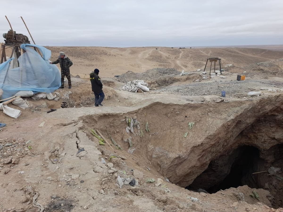 Navoiyda oltin qazib olayotganda tuproq bosib qolganlarning murdasi 30 metr chuqurlikdan olib chiqilgani ma’lum bo‘ldi