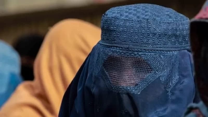Январда намойишлардаги иштироки учун қўлга олинган афғон аёли қўйиб юборилди