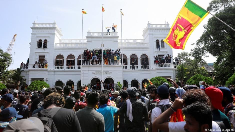 Shri-Lankada favqulodda holat e’lon qilindi