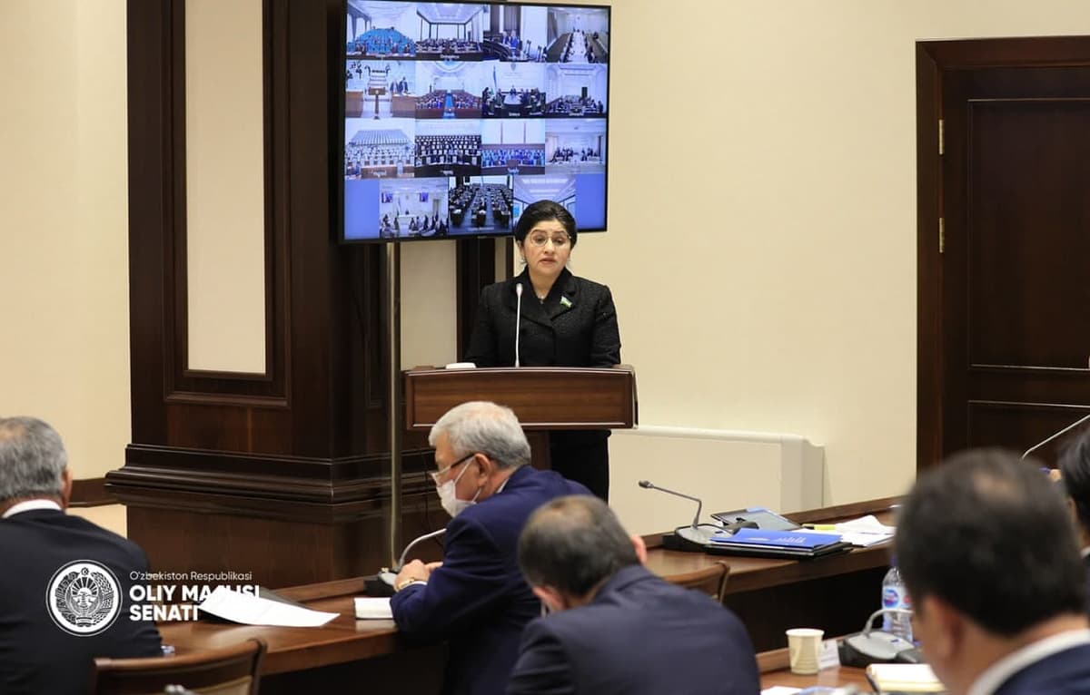 Xususiy sektorda ishlayotgan ayollarning mehnat huquqlari buzilayotgani Senatda muhokama qilindi