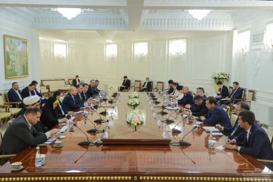 Nurdinjon Ismoilov Eron islomiy kengash majlisi raisi bilan uchrashdi