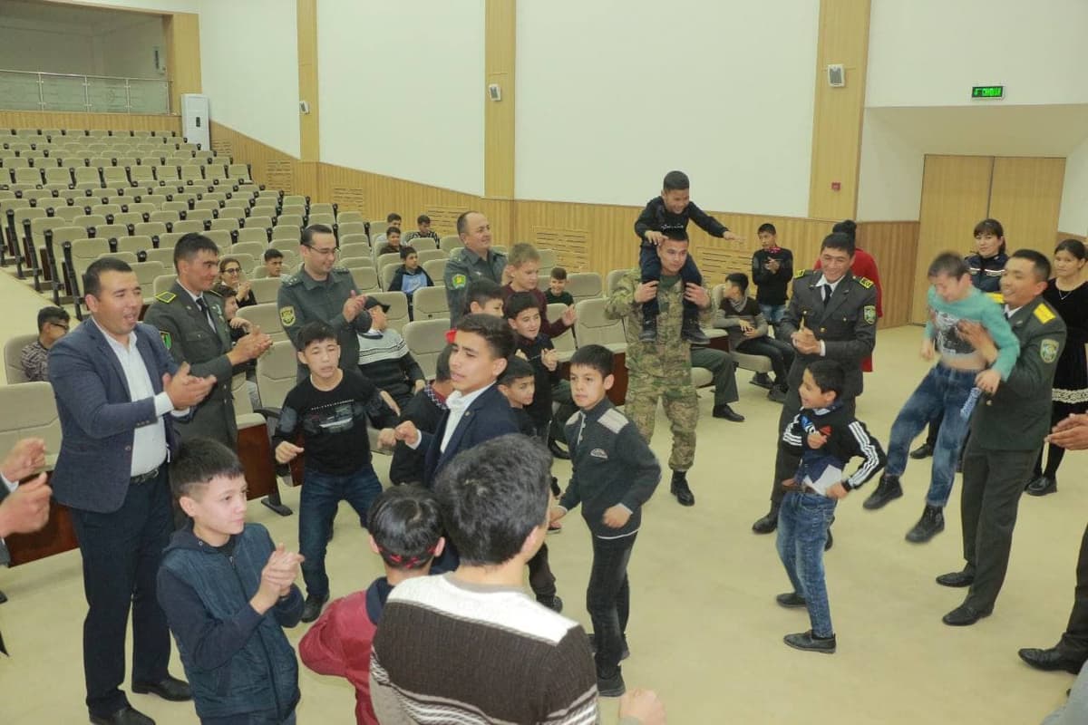 Samarqandlik harbiylar mehribonlik uyi tarbiyalanuvchilari uchun sayohat uyushtirdi