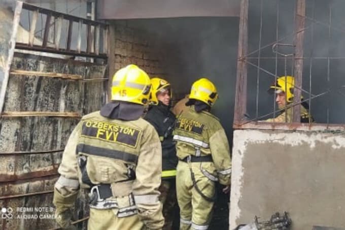 Toshkentdagi Jomiy bozori yaqinida omborxona yonib ketdi