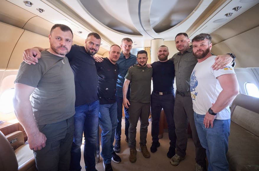 «Azov» komandirlari Turkiyadan Ukrainaga qaytarildi, Rossiya norozilik bildirdi