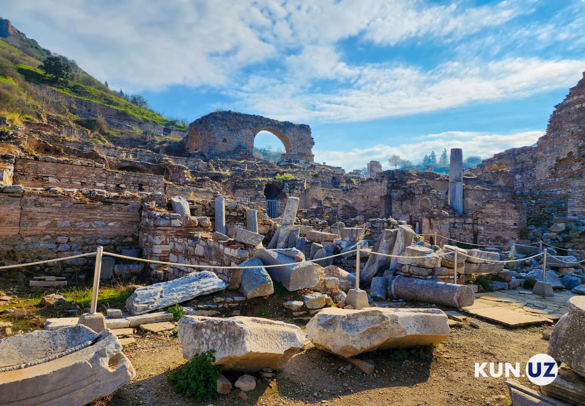 Antik davrdan meros – qadimiy Efes shahri xarobalaridan fotojamlanma
