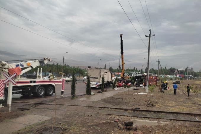 Toshkent viloyatida 3 ta yuk mashinasi ishtirokida YTH ro‘y berdi