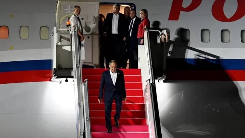 OAV Lavrov Balida shifoxonaga yotqizilganini xabar qildi. Zaxarova buni rad etib, vazir bilan bog‘dagi videosini e’lon qildi