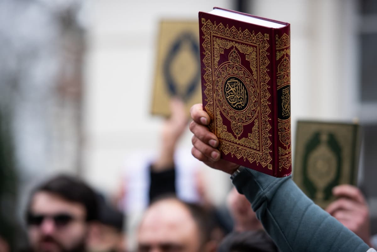Daniya Qur’onni yoqishni taqiqlamoqchi