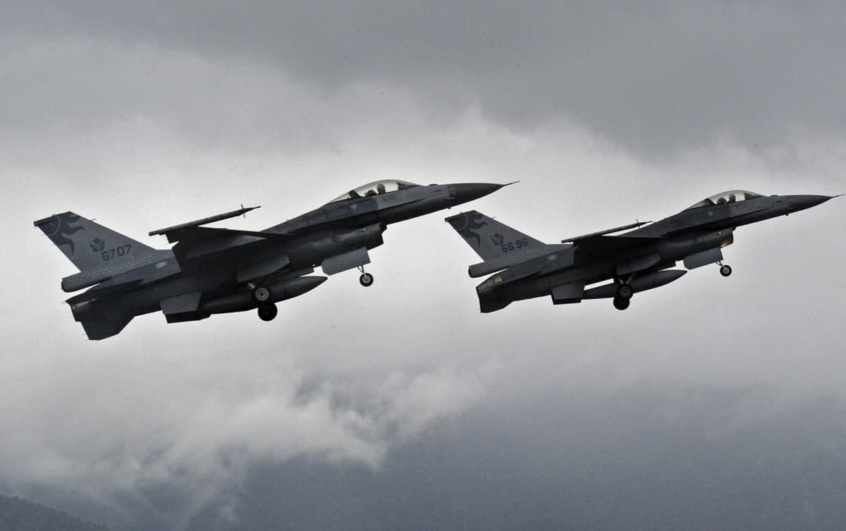 Politico: G‘arb F-16’da ukrainalik uchuvchilarni tayyorlash bo‘yicha haligacha kelishib olgani yo‘q