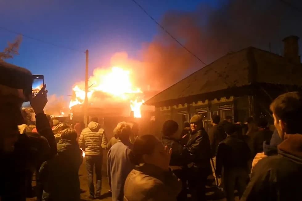 Irkutskda harbiy samolyot uy ustiga quladi. Uchuvchilar halok bo‘lgan