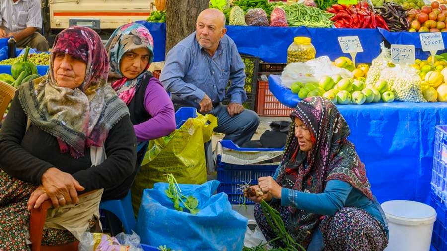 Antaliyada bozorlarda baqirgan sotuvchilar jarimaga tortilishi belgilandi