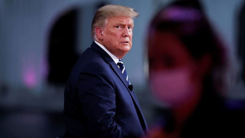 CNN: Tramp maxfiy hujjatlarni saqlab kelganini tan oldi