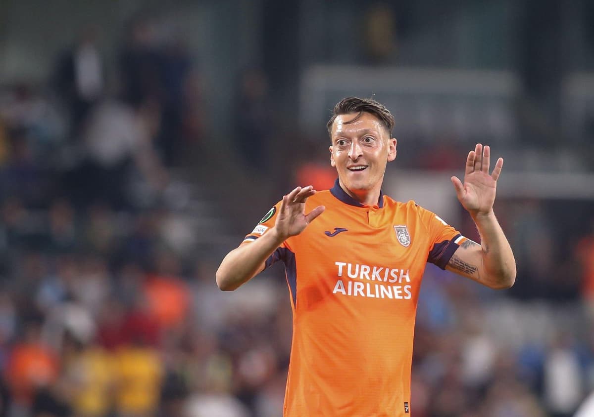Mesut O‘zil futbolchilik faoliyatini yakunladi