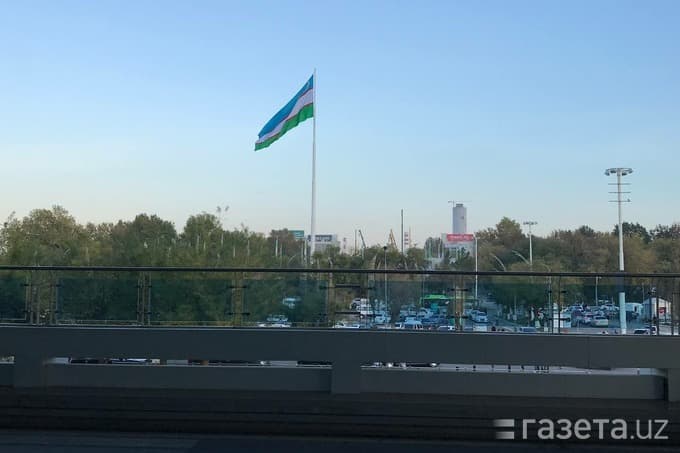 Toshkent aeroporti oldida balandligi 62 metr bo‘lgan O‘zbekiston bayrog‘i o‘rnatildi