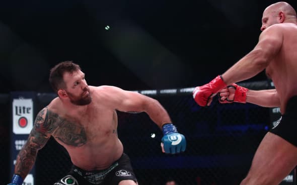 Fedor Yemelyanenko amerikalik raqibdan nokautga uchradi. Bu uning faoliyatidagi oxirgi jang bo‘ldi