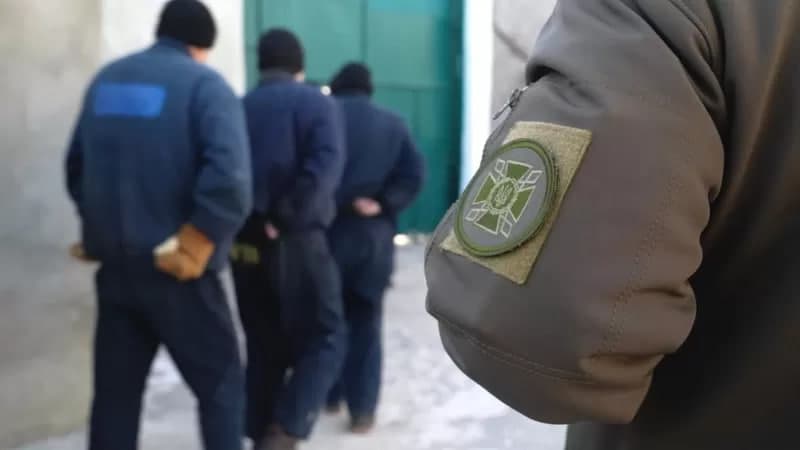 «Asosiysi – tirik va sog‘-salomatman, ona». Ukrainadagi rossiyalik harbiy asirlar lageridan reportaj