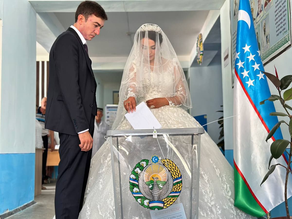 Foto: Saylovda ishtirok etgan kelin-kuyovlar