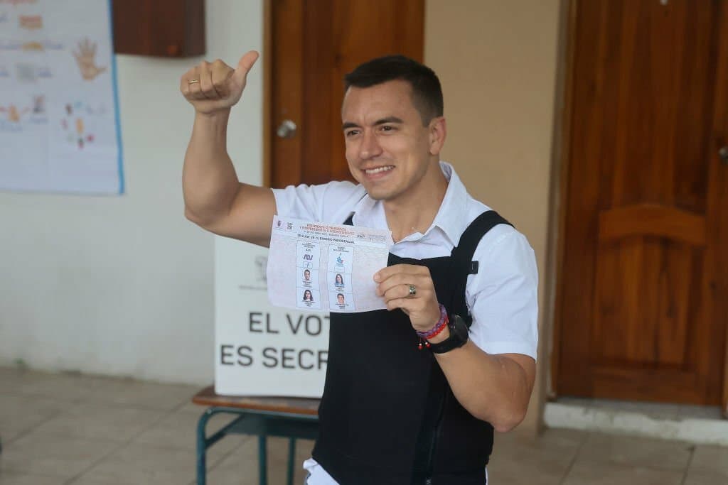 Ekvadorda autsayder hisoblangan nomzod prezident saylovida g‘alaba qozondi