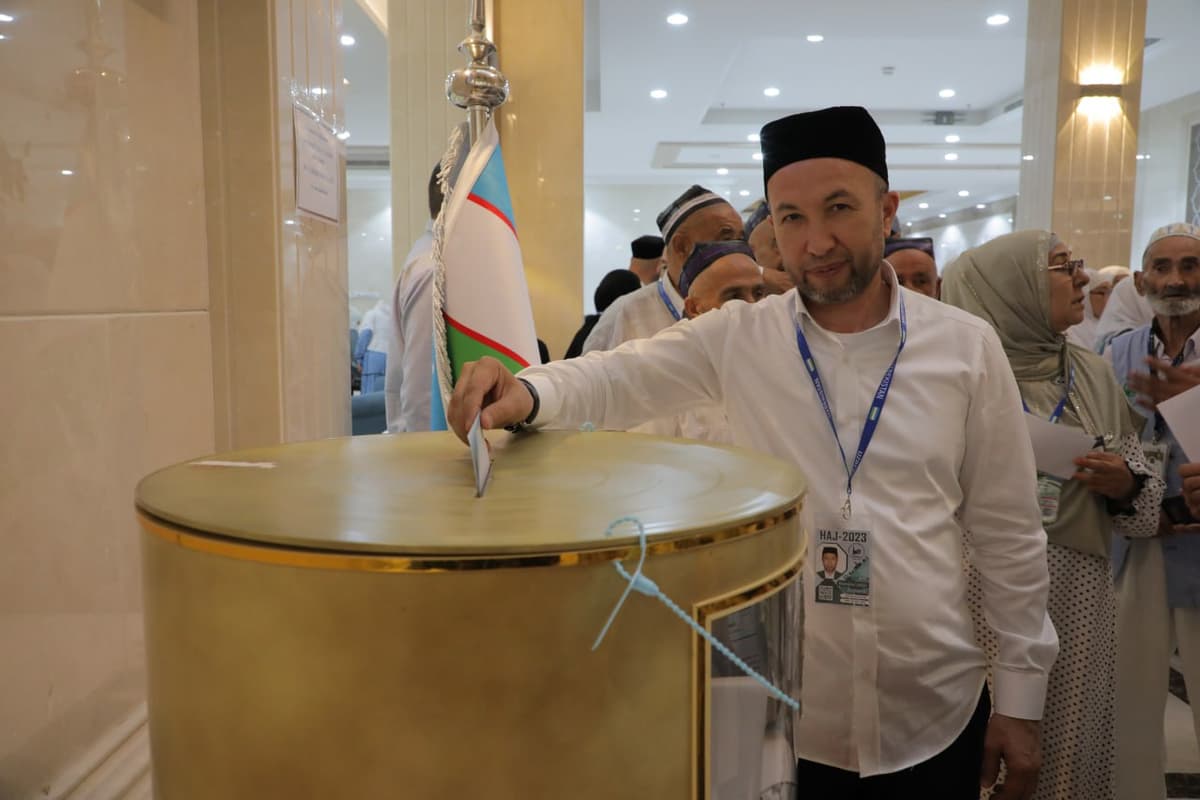 Foto: Makkadagi o‘zbekistonlik hojilar va diniy soha vakillari ham saylovlarda qatnashmoqda