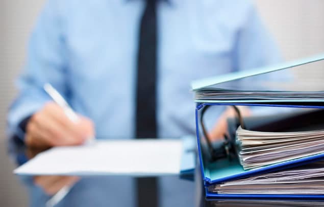 Grant asosida o‘qigan bitiruvchilarning 3 yil ishlab berish majburiyati o‘z kuchini yo‘qotmagan - vazirlik