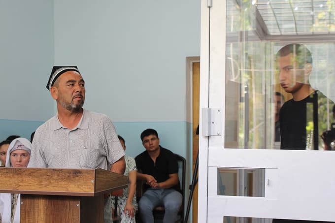 Olmaliqda o‘quvchi qizlarni urib yuborib, ulardan birining o‘limiga sababchi bo‘lgan Damas haydovchisi 6 yilga qamaldi