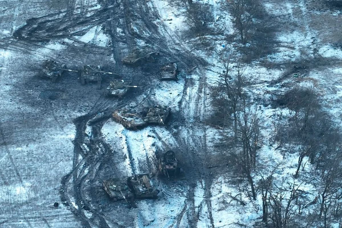 Vuhledarda yakson bo‘lgan rossiyaliklar kolonnasi, Baxmutda jang qilayotgan «Azov» brigadasi. Urush suratlari