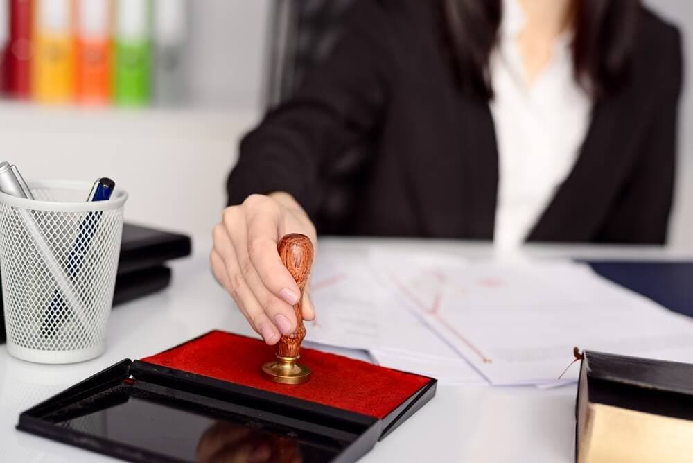Работникам государственных нотариусов будут выплачивать пособие на питание