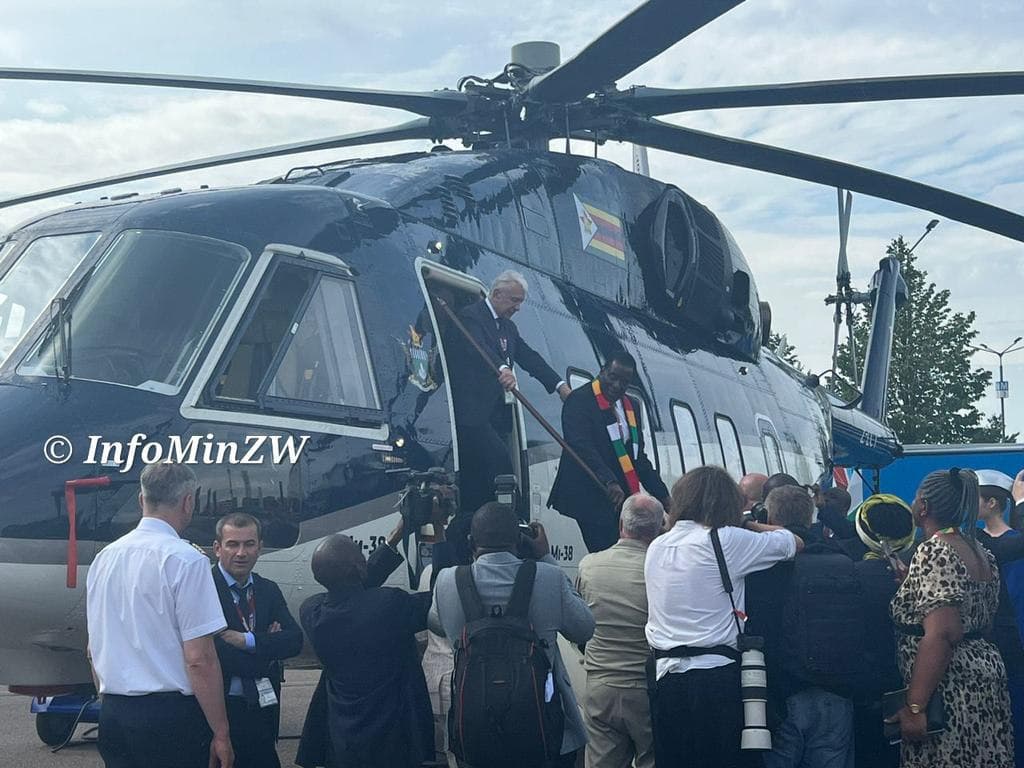 Putin Zimbabve prezidentiga vertolyot sovg‘a qildi
