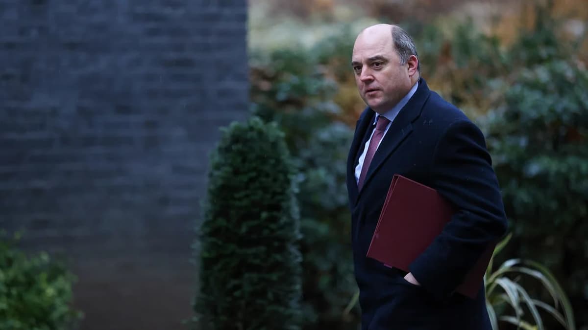 Buyuk Britaniya mudofaa vaziri Ben Uolles iste’foga chiqdi