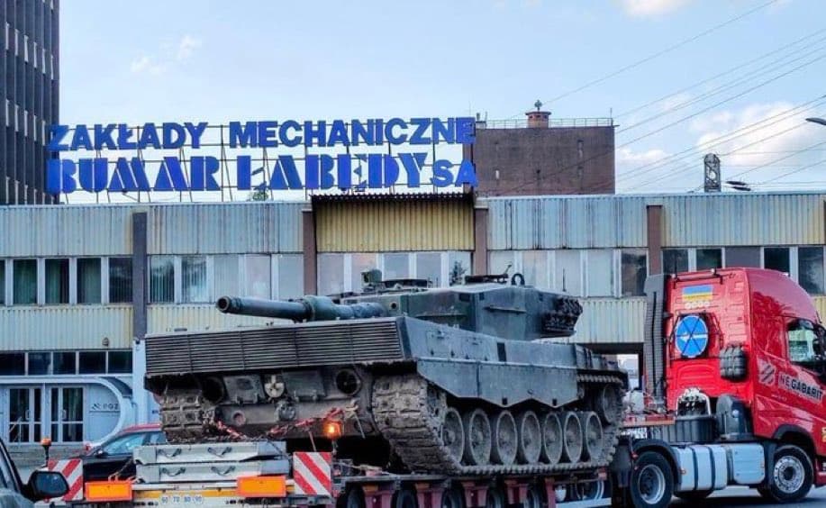 В Польше открылся центр по ремонту танков Leopard для Украины