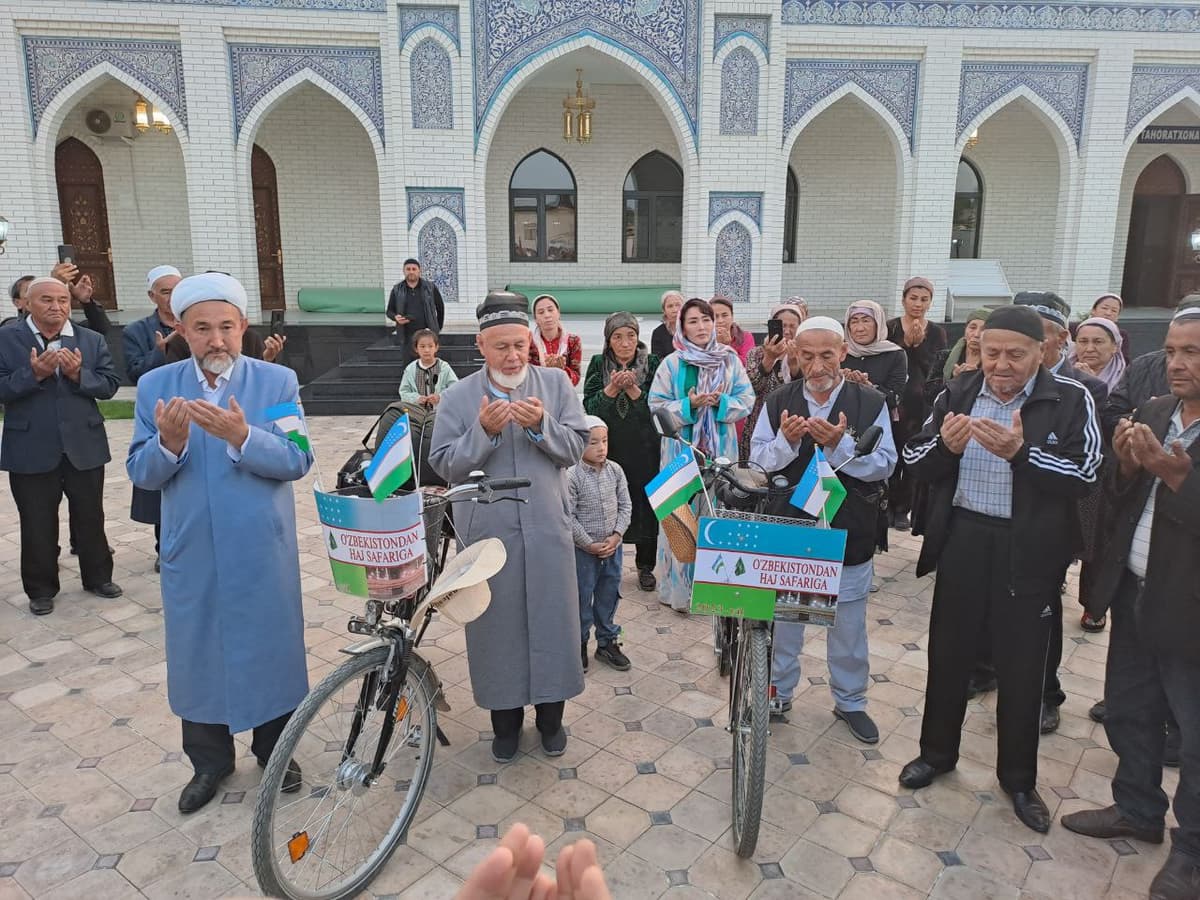 Andijonlik otaxonlar 43 kunda velosipedda Madinaga yetib bordi. Yana 12 kishi hajni ado etish uchun yo‘lga chiqishgan