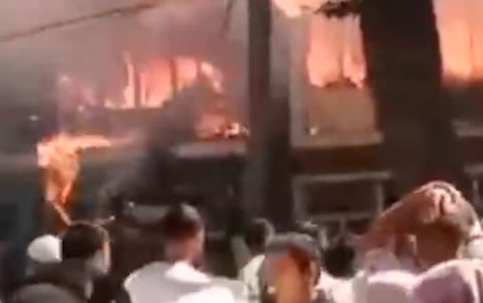 Baliqchi tumanidagi bozorda yong‘in chiqdi (video)