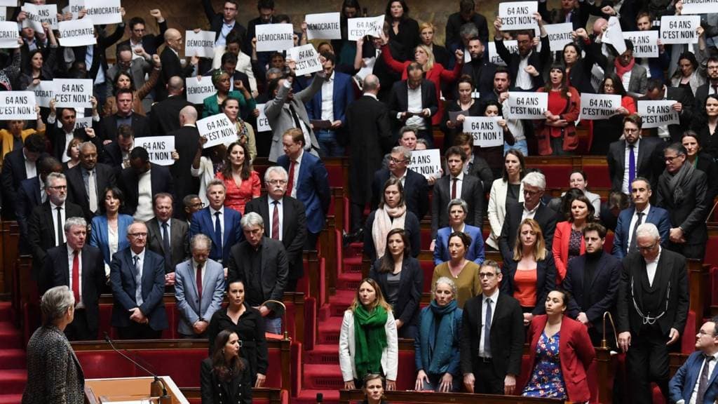 Fransiyada pensiya yoshini oshirish haqidagi qonun parlament roziligisiz qabul qilindi