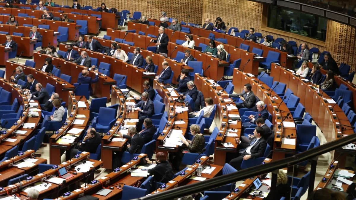 Yevropa kengashi "demokratiyadan qaytishga" qarshi turishga chaqirdi