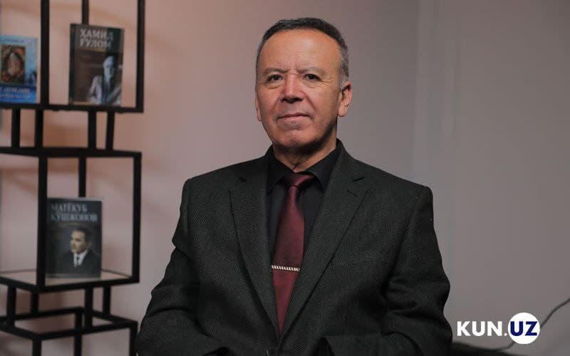 Professor maktab darsliklari tuzishdagi qat’iy bosqichlarni sanadi