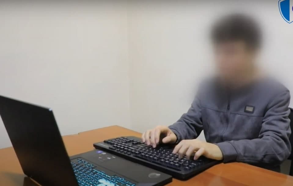 Senat saytiga buzib kirganlar uch yilgacha qamalishi mumkin