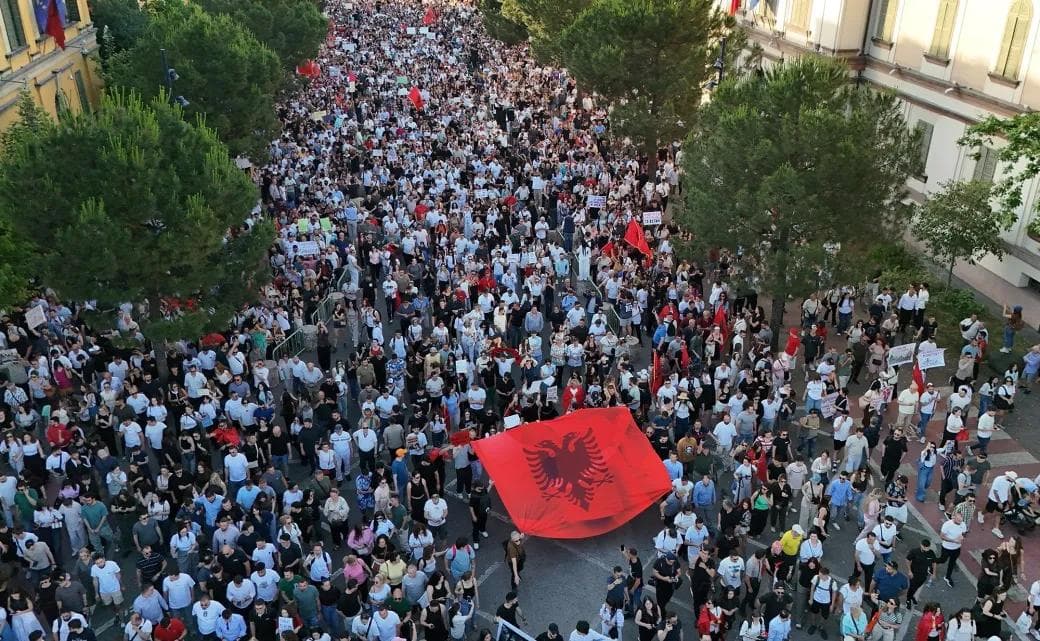 Albaniyada namoyishlar: Trampning kuyoviga aloqador kompaniya muhofaza hududida kurort qurmoqchi