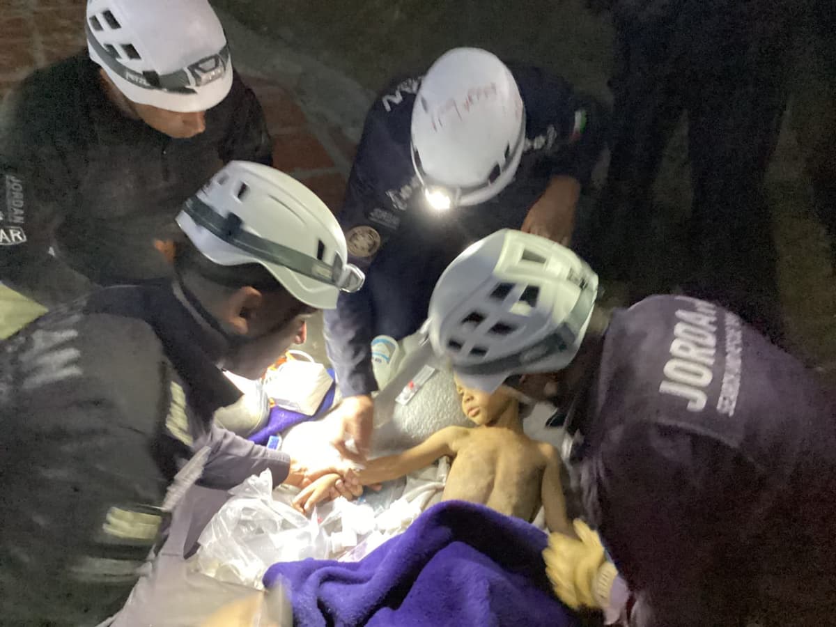 Venesueladagi zilziladan olti kun o‘tib, 3 yoshli bola vayronalar ostidan tirik qutqarildi
